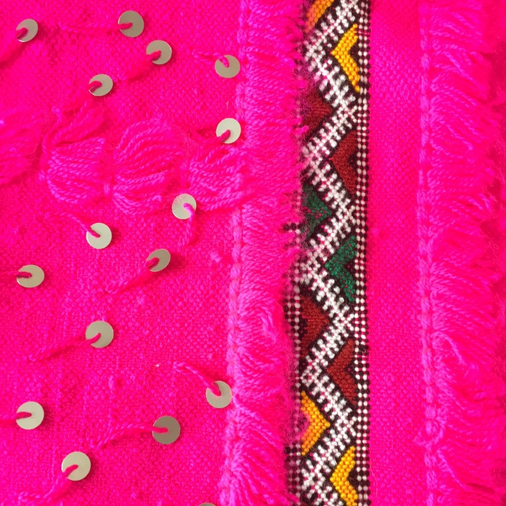 Authentic Moroccan throw carpet, bonus pillow case